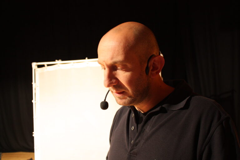 Andrea Brunello als Regisseur und Sprecher in C’era in Germania un Girasole
